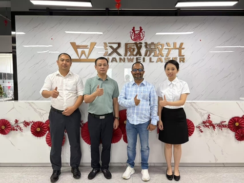 Últimos blogs de la empresa sobre Cliente indio visita el 20250725 - Hanwei Laser establece buenas amistades con clientes indios